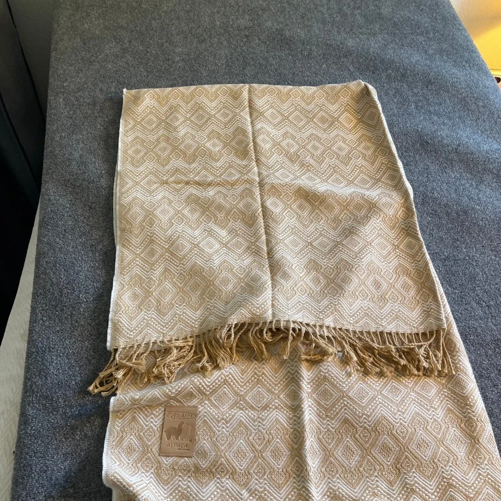 Tex Alpa Alpaca Wool Scarf Tan Cream Geometric Diamond Fringed Made in Peru 25in